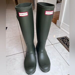 Hunter women’s original tall rain boots - size US 6